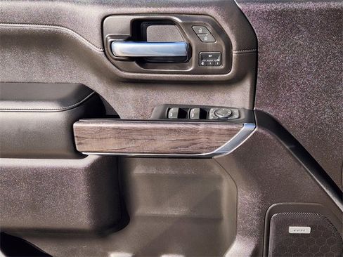 Used 2022 Chevrolet Silverado 2500 High Country w/ Z71 Off-Road Package image 16