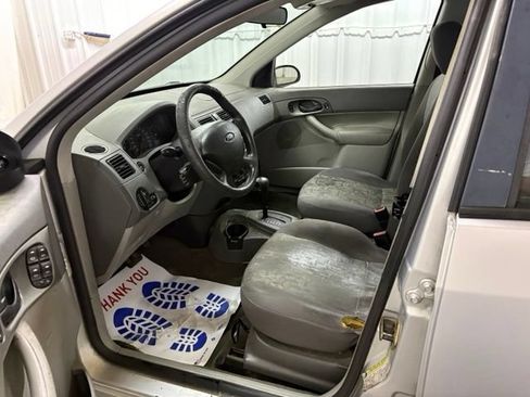 Used 2005 Ford Focus ZX4 Sedan FWD image 14