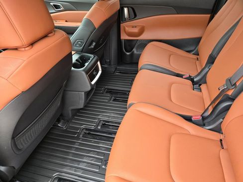 New 2026 Kia Carnival EX FWD image 21