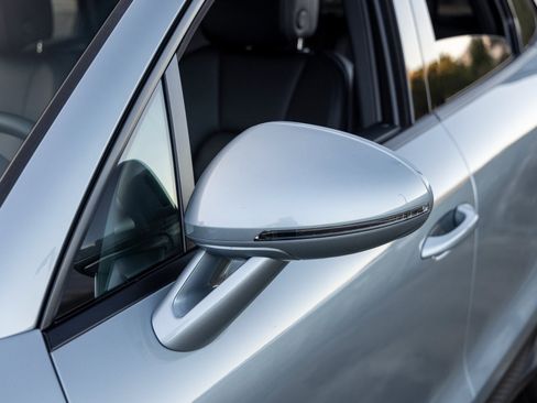 Certified 2025 Porsche Macan image 17