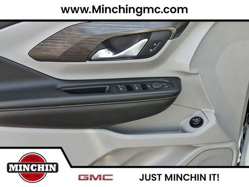 Used 2023 GMC Terrain SLE w/ Driver Convenience Package image 22