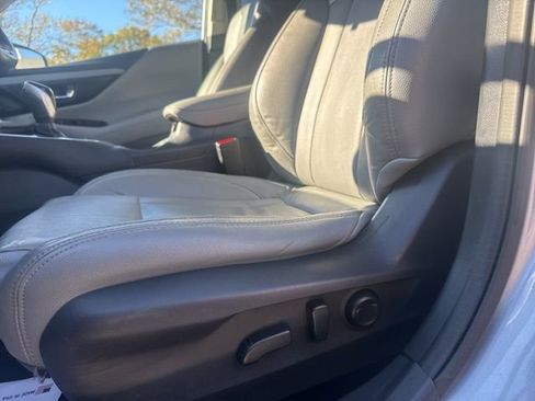 Used 2023 Subaru Outback Premium image 11