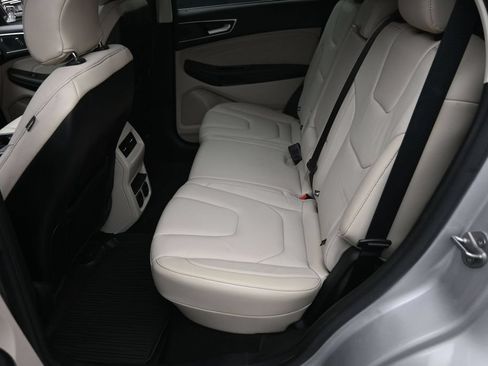 Used 2019 Ford Edge Titanium w/ Cold Weather Package AWD/4WD image 12