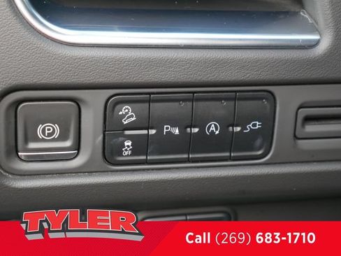 Used 2021 Chevrolet Suburban Z71 AWD/4WD image 28