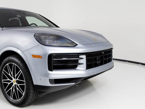 Used 2024 Porsche Cayenne image 61