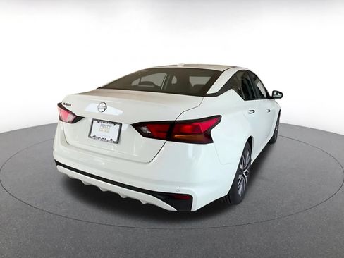 Used 2025 Nissan Altima 2.5 SV FWD image 14