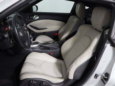 Used 2009 Nissan 370Z Touring RWD image 7