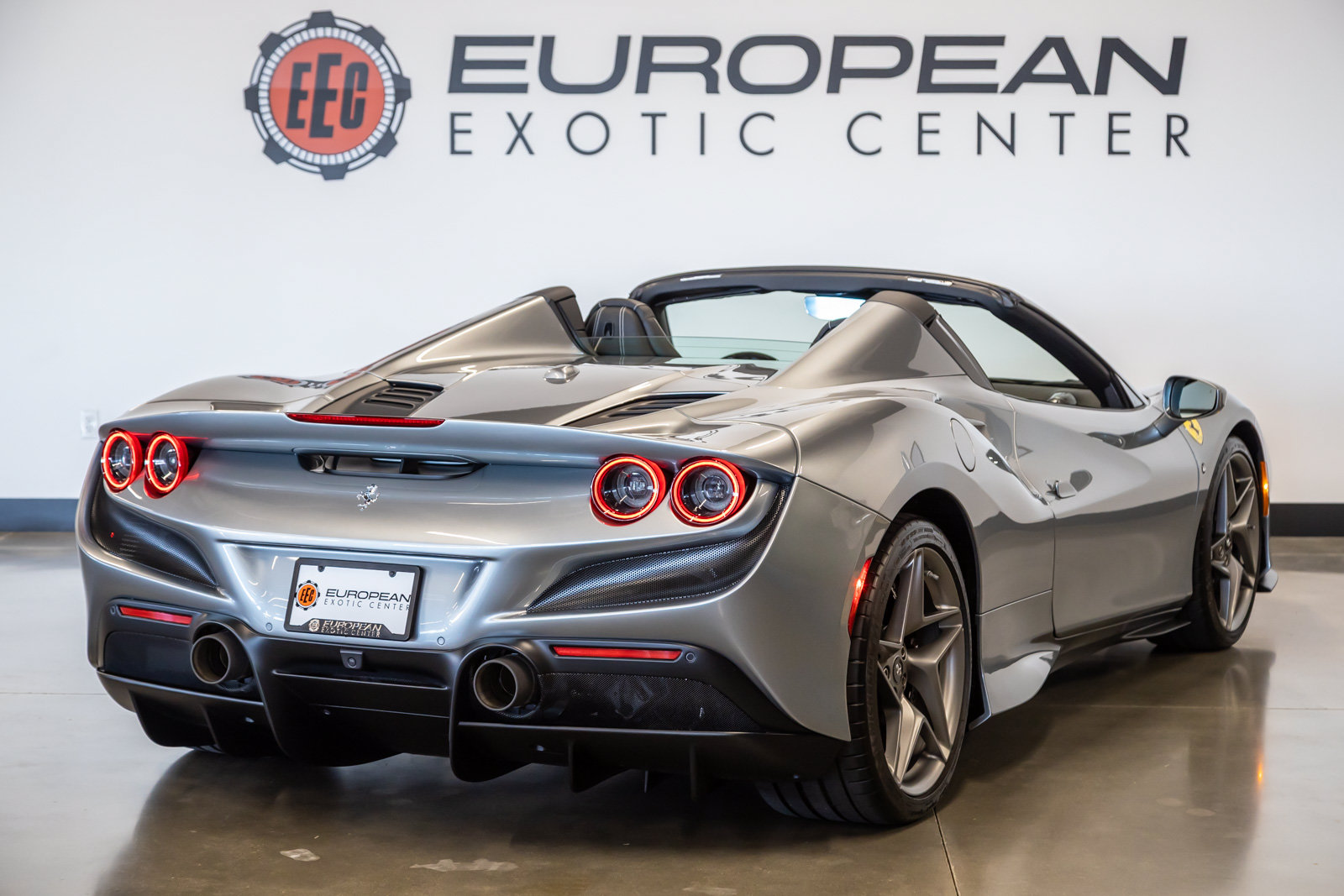 Used 2021 Ferrari F8 Tributo RWD image 12