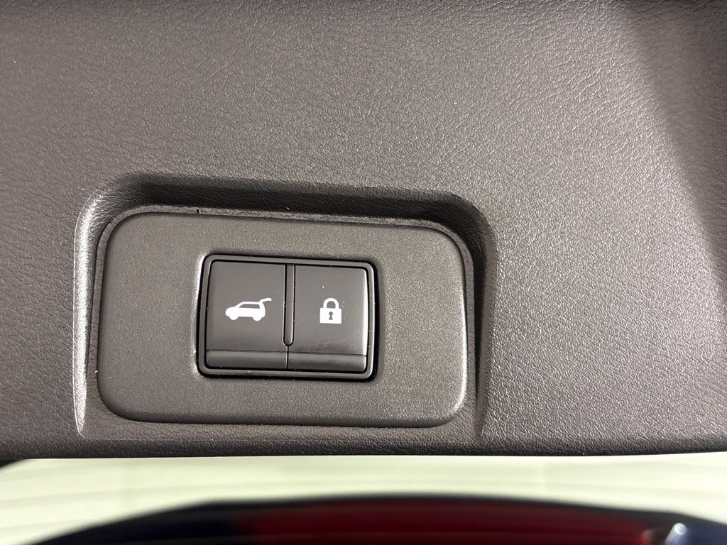 Used 2025 Nissan Rogue SV FWD image 26