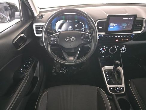 Used 2024 Hyundai Venue Limited image 30