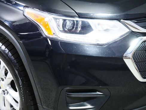 Used 2019 Chevrolet Traverse LS AWD/4WD image 16