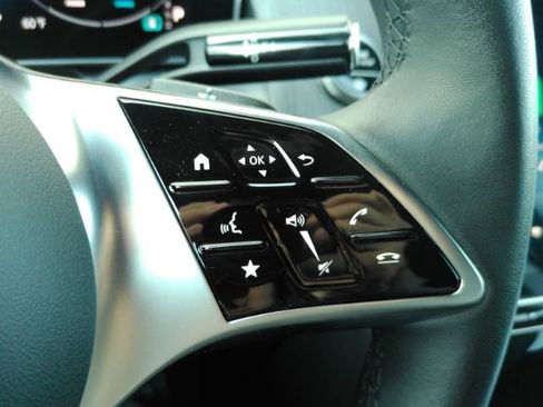 Used 2025 Mercedes-Benz GLC 300 image 38