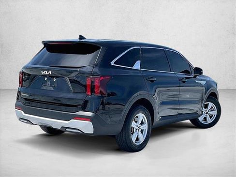 Used 2024 Kia Sorento LX FWD image 2