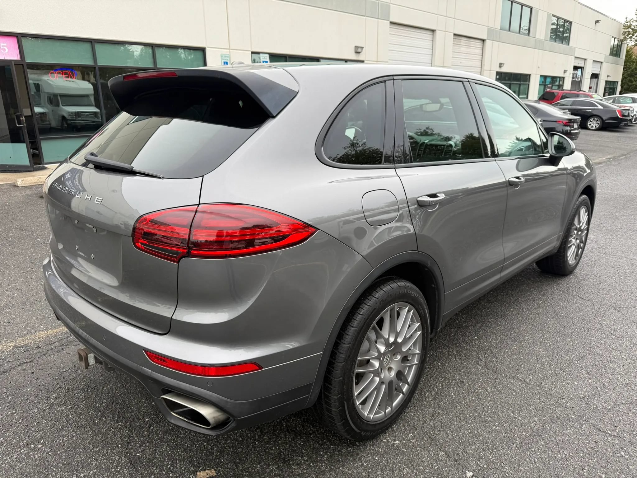 Used 2016 Porsche Cayenne AWD/4WD image 4