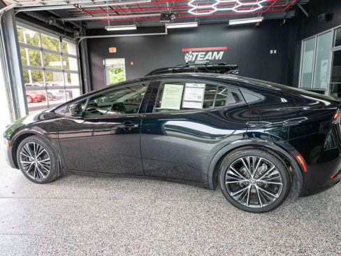 Used 2024 Toyota Prius XLE FWD image 2