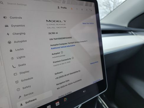 Used 2024 Tesla Model Y Long Range image 30