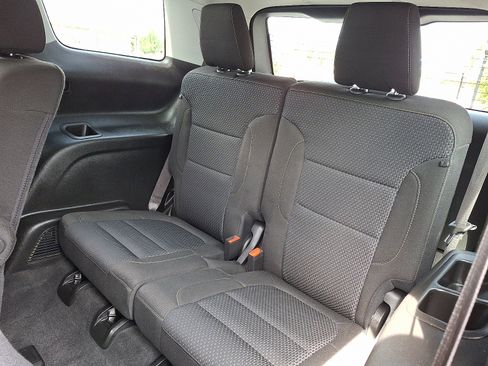 Used 2023 GMC Acadia SLE w/ Driver Convenience Package image 12