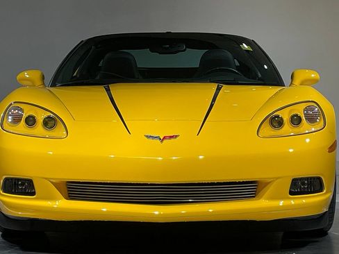 Used 2005 Chevrolet Corvette Coupe w/ Preferred Equipment Group RWD image 9