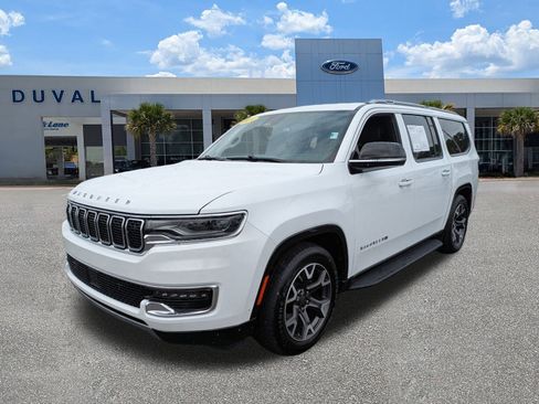 Used 2024 Jeep Wagoneer L Series III w/ Flexible Seating Group image 7