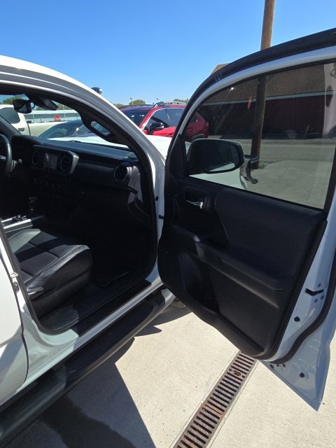 Used 2019 Toyota Tacoma TRD Sport AWD/4WD image 31
