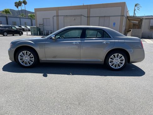 Used 2014 Chrysler 300 C AWD/4WD image 8