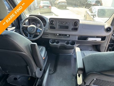 Used 2021 Mercedes-Benz Sprinter 2500 image 10