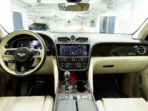 Used 2023 Bentley Bentayga AWD/4WD image 29
