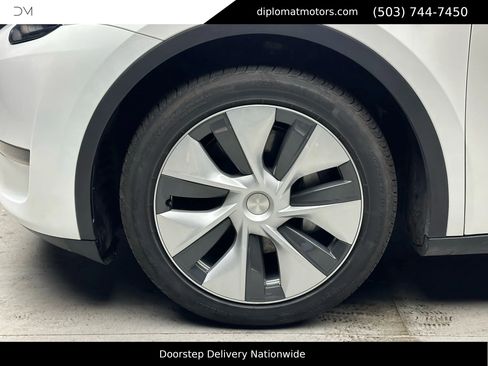 Used 2023 Tesla Model Y Long Range image 35