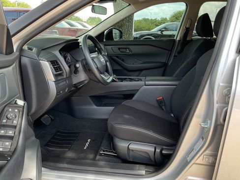 Used 2025 Nissan Rogue S AWD/4WD image 8