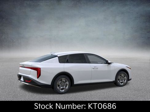 New 2026 Kia K4 LX image 6