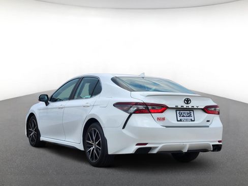 Used 2023 Toyota Camry SE FWD image 3