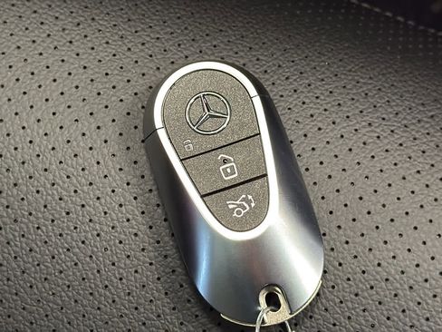 New 2025 Mercedes-Benz GLC 350e 4MATIC image 37