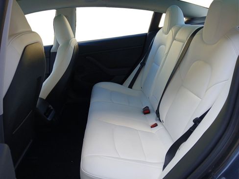 Used 2023 Tesla Model 3 Standard Range image 13