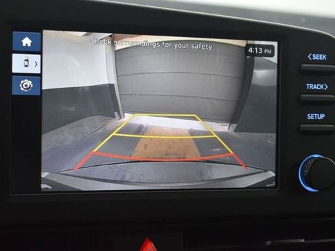 Used 2025 Hyundai Elantra Sport image 13