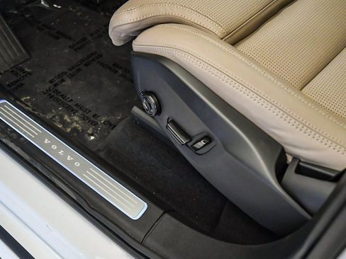 Certified 2025 Volvo XC90 B6 Ultra w/ Protection Package Premier image 22