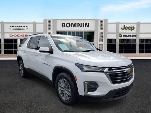 Used 2022 Chevrolet Traverse LT image 2