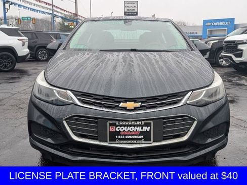 Used 2017 Chevrolet Cruze LT image 2