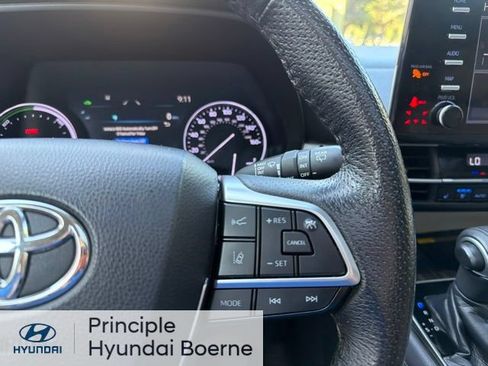 Used 2021 Toyota Sienna Limited FWD image 25