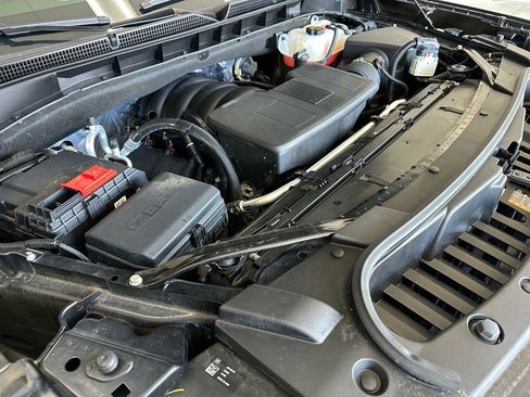 Used 2024 GMC Yukon XL SLT w/ SLT Luxury Package image 13