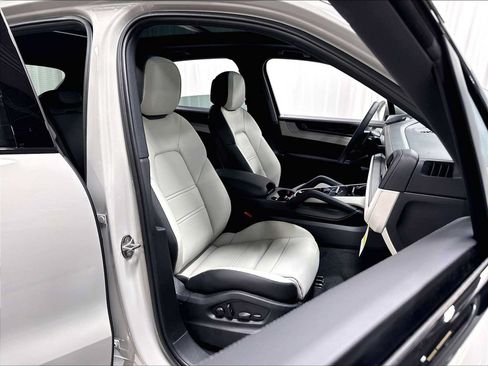 New 2026 Porsche Cayenne AWD/4WD image 29