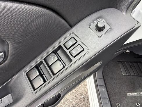 Used 2023 Nissan Frontier SV w/ SV Convenience Package image 14