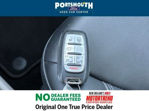 Used 2024 Chrysler Pacifica Touring-L image 13