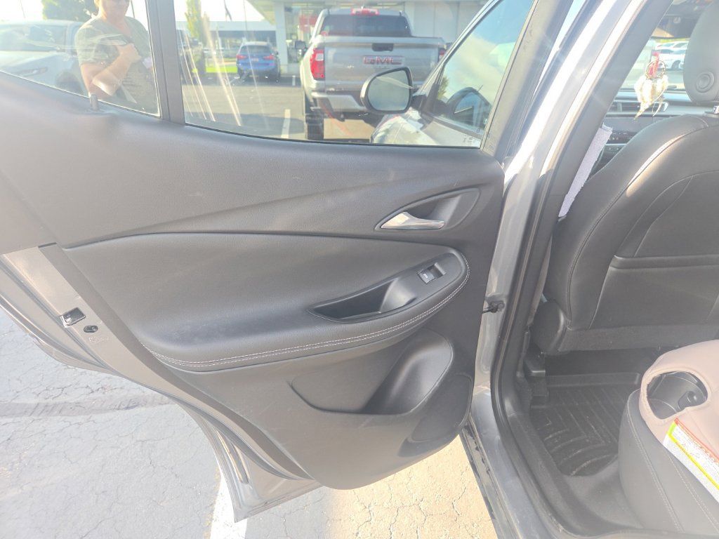 Used 2021 Buick Encore GX Essence AWD/4WD image 9