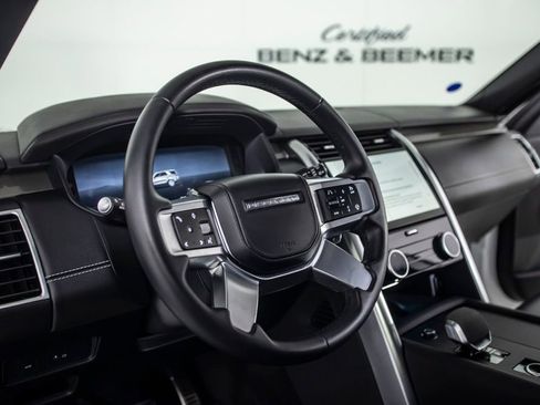 Used 2024 Land Rover Discovery Metropolitan Edition AWD/4WD image 25