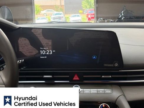 Used 2025 Hyundai Elantra SEL FWD image 17
