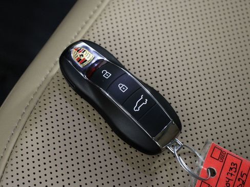 Certified 2025 Porsche Macan S image 34