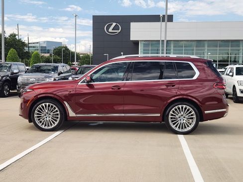 Used 2025 BMW X7 xDrive40i AWD/4WD image 4