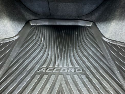 Used 2018 Honda Accord Touring image 33