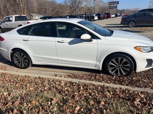 Used 2019 Ford Fusion SE image 4
