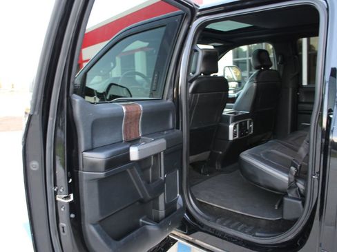 Used 2017 Ford F150 Platinum w/ Equipment Group 701A Luxury image 10